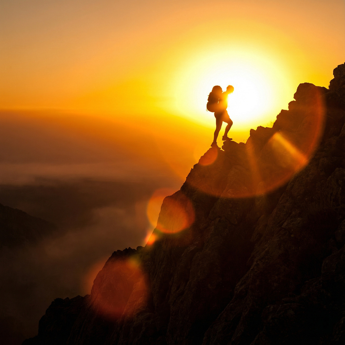 Преодоление внутренних барьеров и страхов в безопасном пространстве психологической игры.